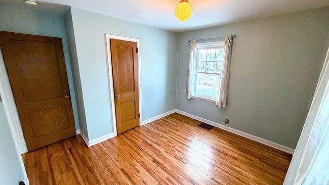 Building Photo - Charming 2BR Home with Yard and Garage in Northeast