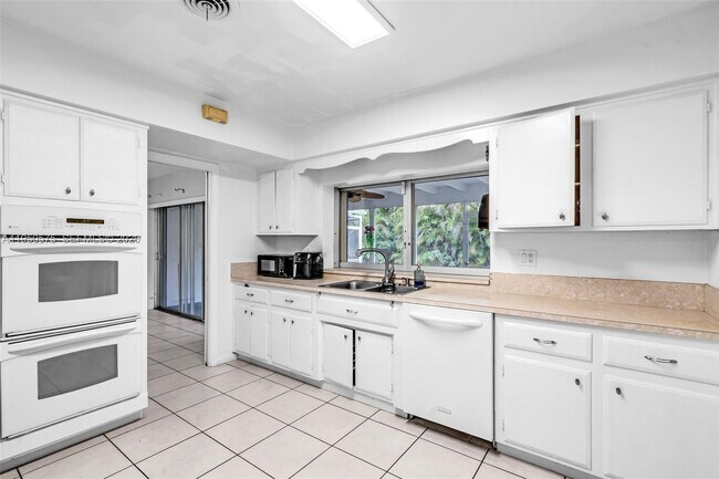 Building Photo - 781 NW 66th Ave