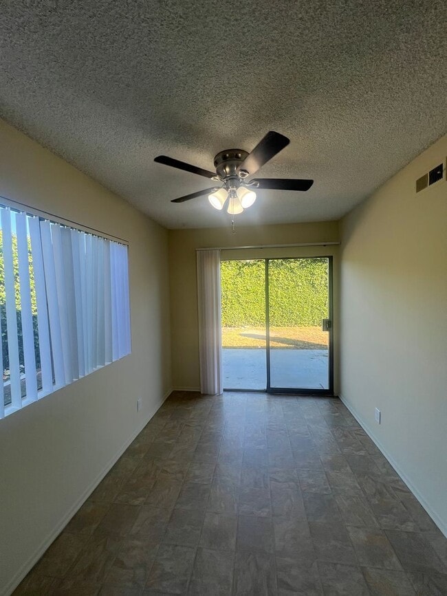 Building Photo - 3 Bedroom 2 Bath Home ,