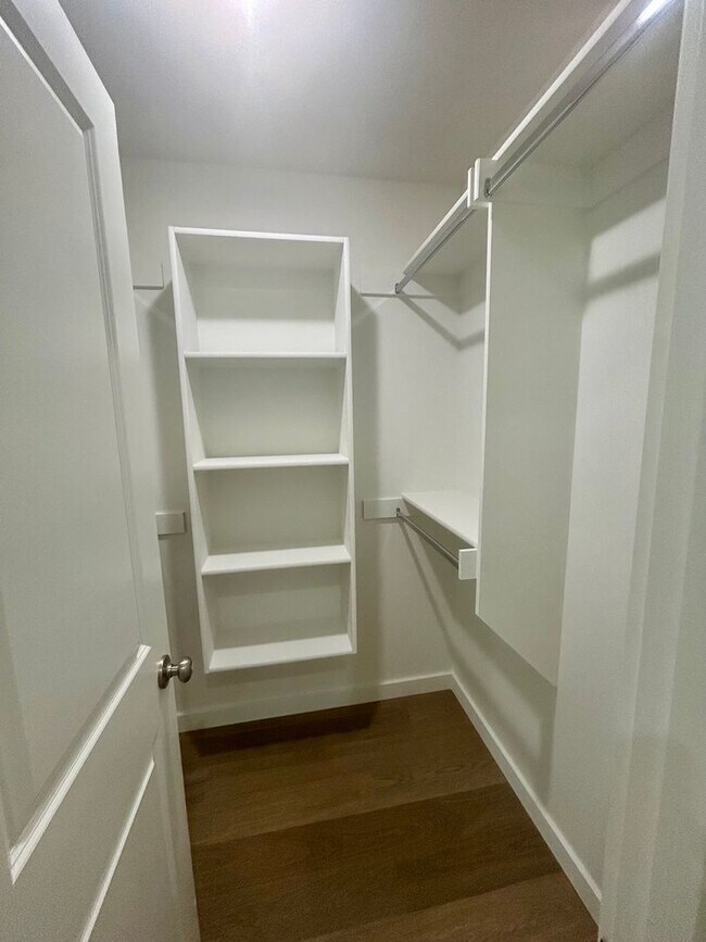 Building Photo - Great floorplan on a corner lot!