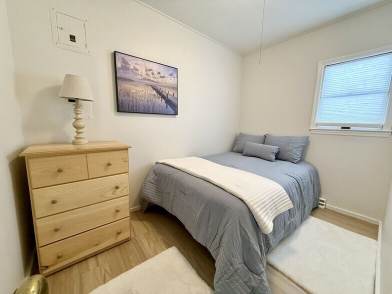 Building Photo - 11 Bogus Hill Rd