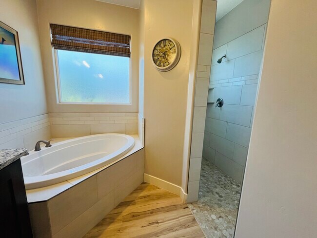 Building Photo - 2721 Hazel Dr