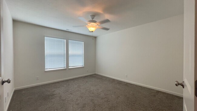 Building Photo - Hawthorne Lake…3 Bedroom 2 Bath