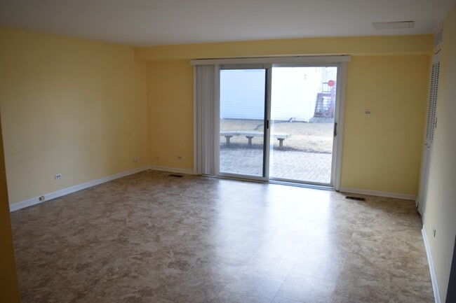 Building Photo - 1224 E Thurston Dr