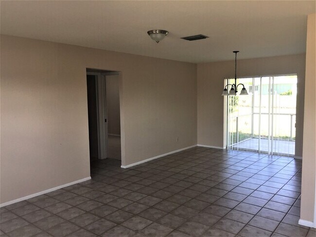 Building Photo - SE Cape Coral Single Family Home