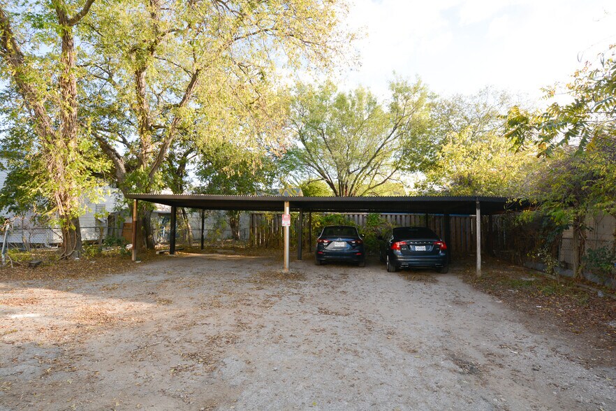 Building Photo - 814 W Russell Pl