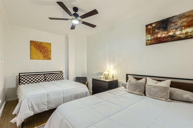 Building Photo - 1016 Thackeray Ln