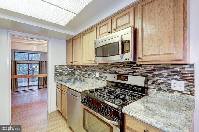 Building Photo - 1502 Farsta Ct