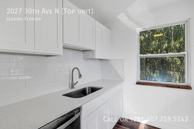 Building Photo - 2027 30th Ave N