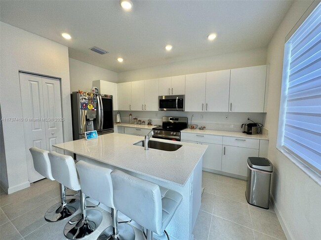 Building Photo - 2481 SW 25th Ave
