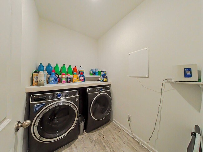 Building Photo - 5 Bedroom Home in Columbia County!