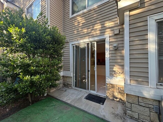 Building Photo - 525 Orange Grove Pl