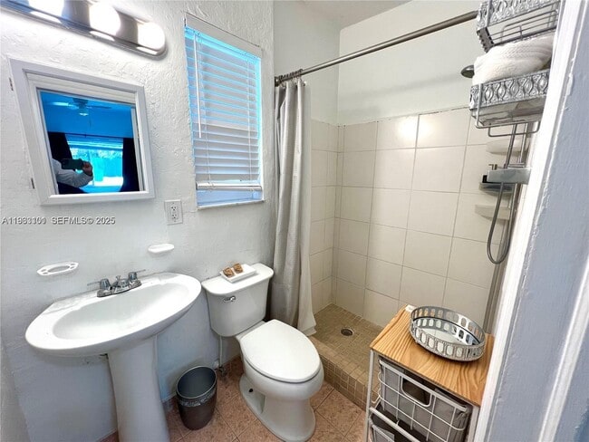 Building Photo - 2235 SW 23rd Ave