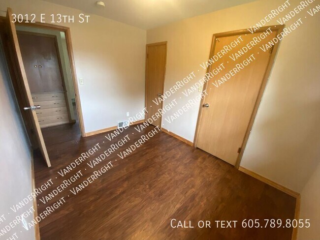 Building Photo - 3012 E 13th St