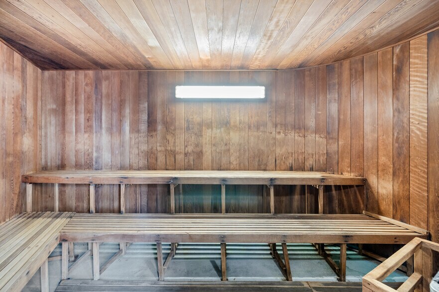 Building Photo - 1910 Ala Moana Blvd