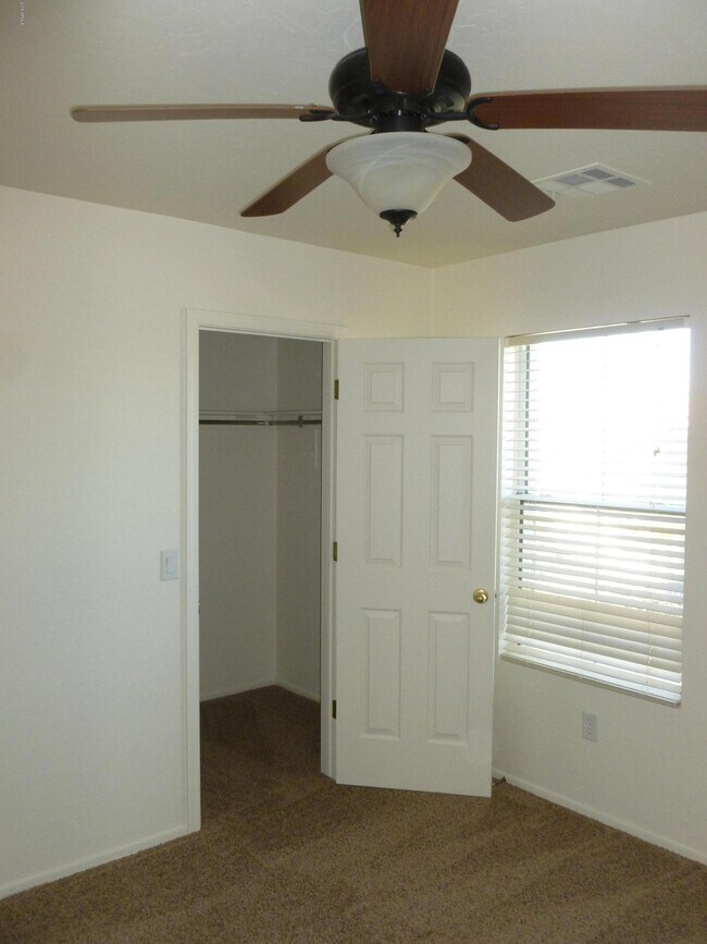 Building Photo - 13437 W Rhine Ln
