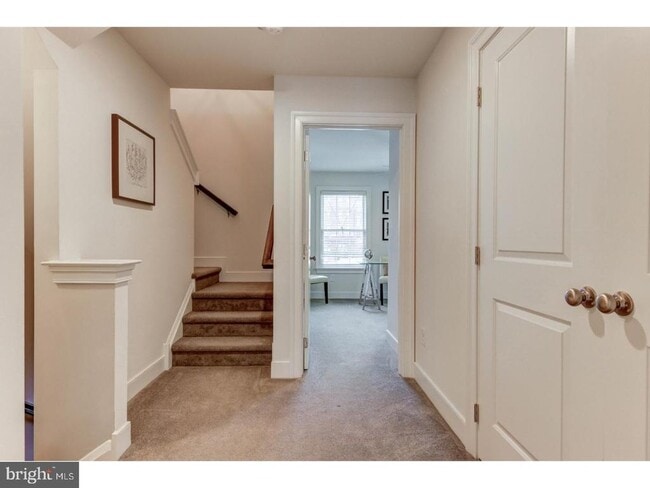 Building Photo - 602 D St