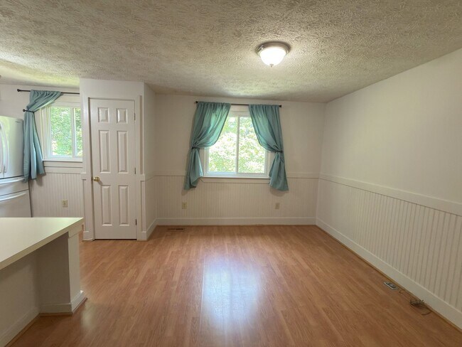 Building Photo - 3 Bed 4 Bath Townhome for Rent in Fairfax, VA!
