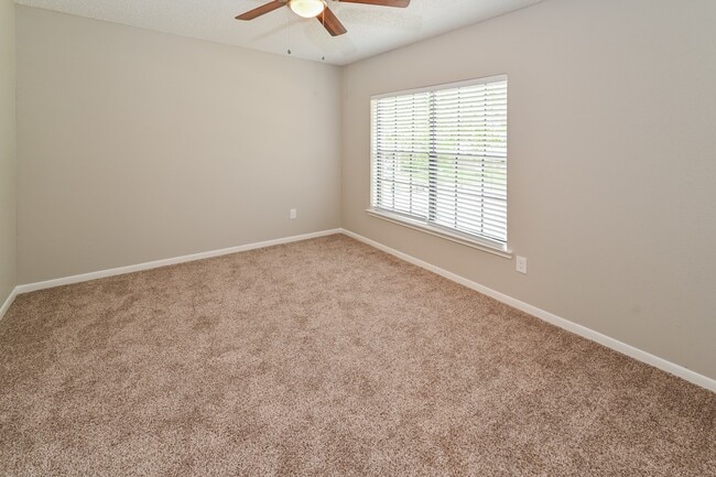 Building Photo - 2017 Spinnaker Dr