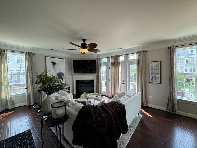 Building Photo - Stunning 3 Bed 2.5 Bath End Unit Townhome In Desired Preserve At Goose Creek - Water Included