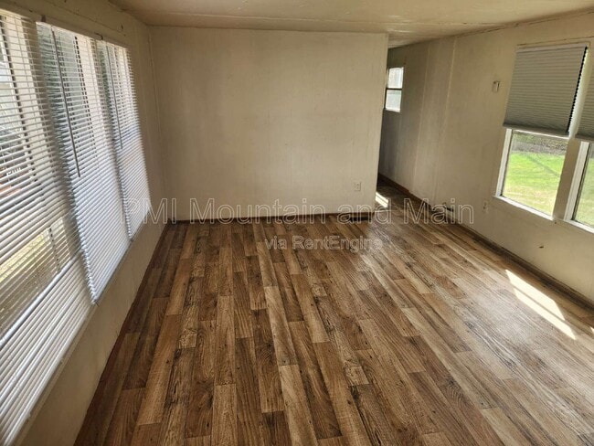 Building Photo - 9 Grateful Way