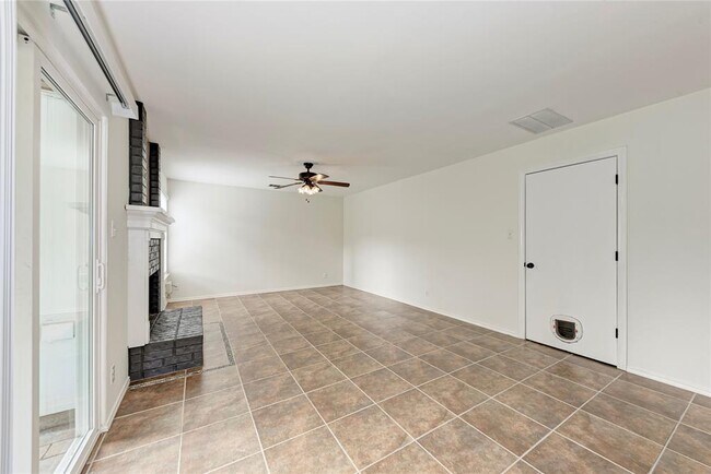 Building Photo - 1009 Riverlawn Dr