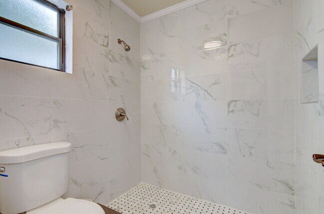 Building Photo - 11834 Donlin Dr