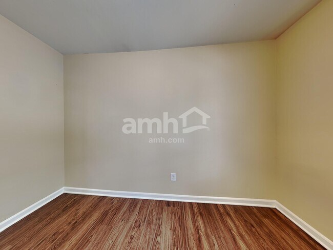 Building Photo - 1536 Cardinal Ln