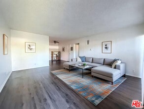 Building Photo - 1208 W Adams Blvd