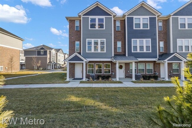 Building Photo - 5931 Stella Dr