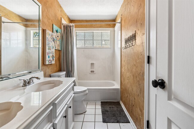 Building Photo - 2112 Shadow Bay Cir