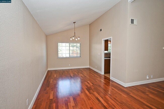 Building Photo - 933 Meadowvale Ct