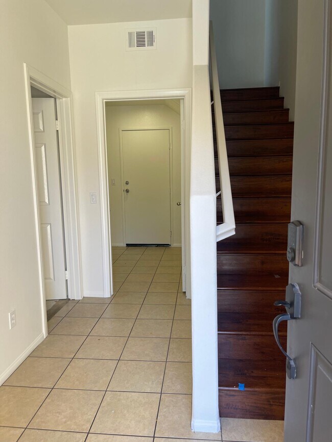 Building Photo - 10598 Acacia Ln