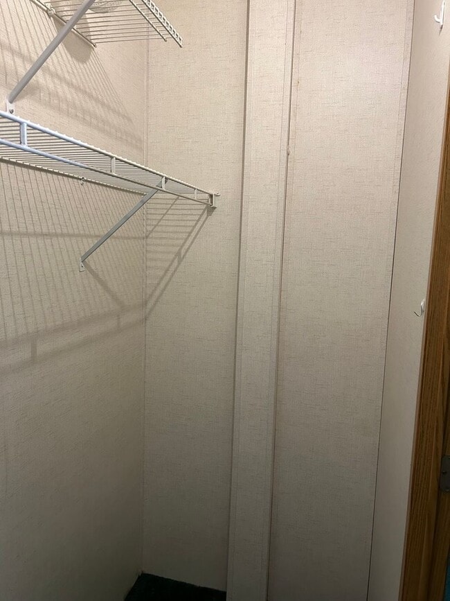 Building Photo - Cute Home Close to Everything