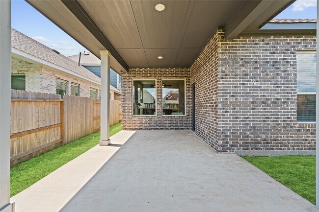 Building Photo - 23726 Pullin Market Dr