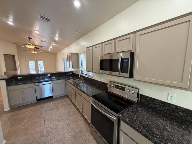 Building Photo - 5233 E Carmel Ave