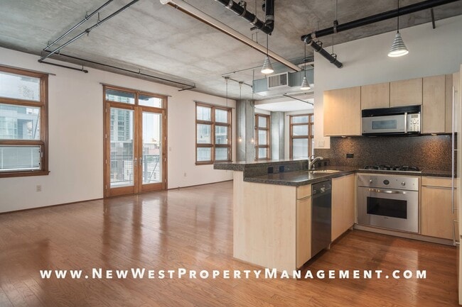 Building Photo - Modern East Village Loft at M2i, Small Pet OK! Available Now!