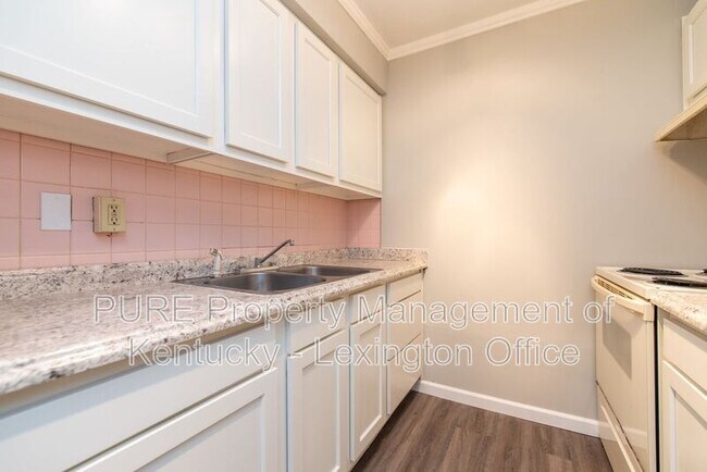 Building Photo - 1685 Alexandria Dr