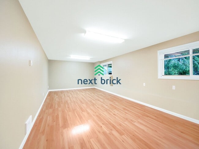 Building Photo - Spacious 2 Bed 1 Bath for Rent!