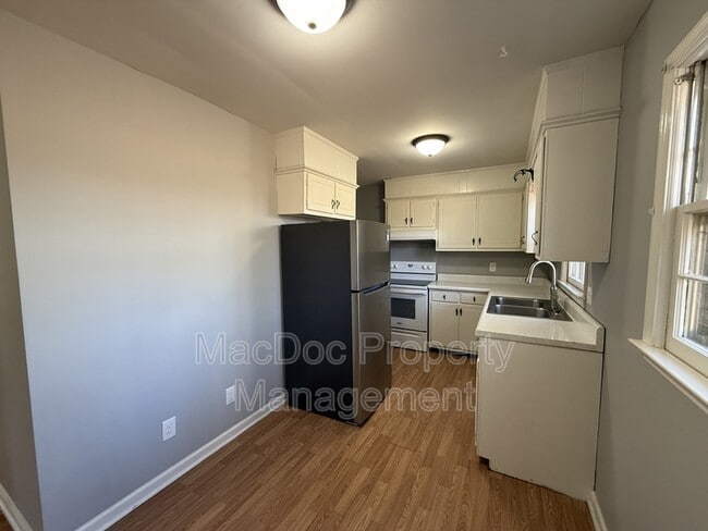 Building Photo - 727 Chalklevel Rd