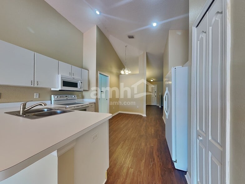 Building Photo - 24801 Black Creek Ct