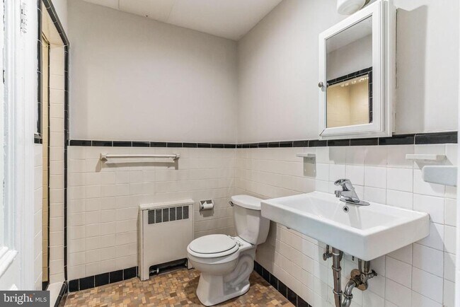 Building Photo - 2008 Spruce St