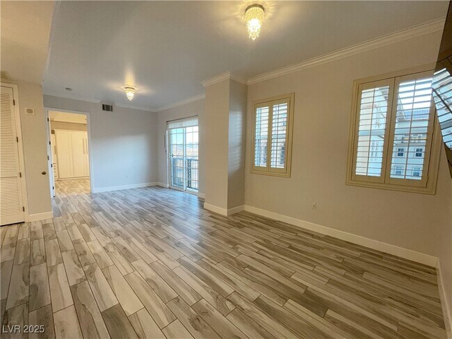 Building Photo - 2405 W Serene Ave