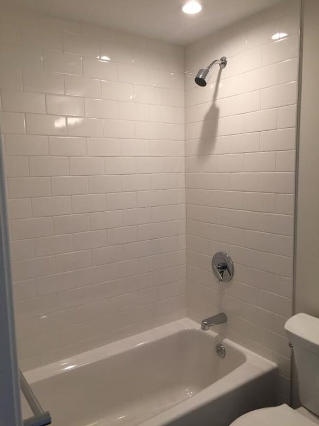 Building Photo - 2 bed in the South End.... Sept 1st move