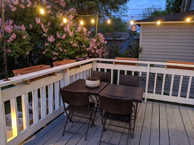 Building Photo - 2321 Quincy St NE