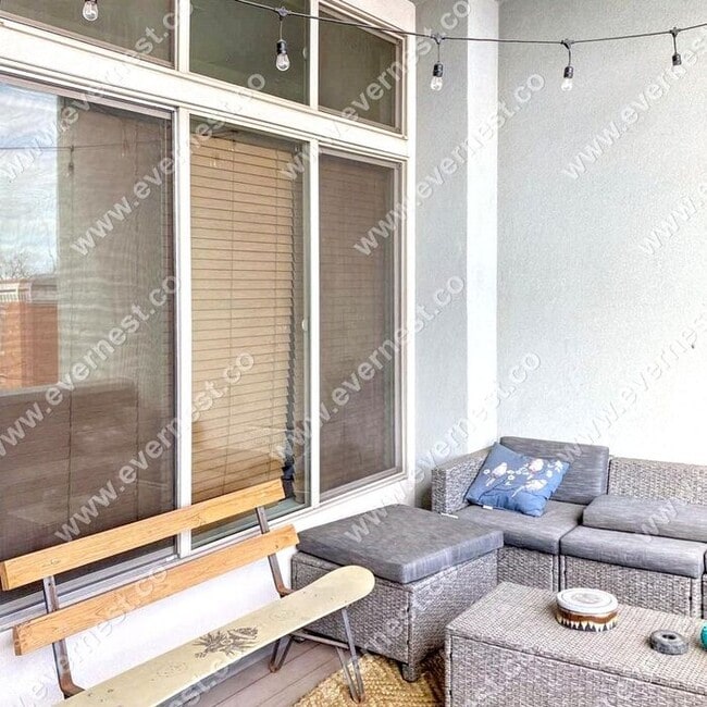 Building Photo - Modern 3-Bedroom Townhome in a Great Locat...