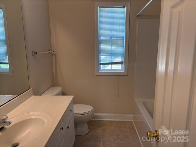 Building Photo - 118 Middleton Pl