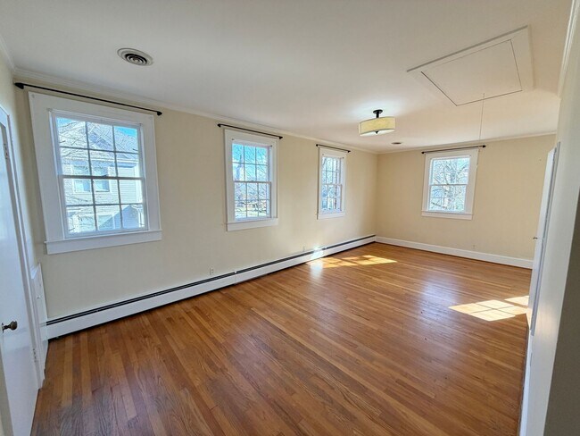 Building Photo - Mitchell College Historic District - 3BR / 4BA