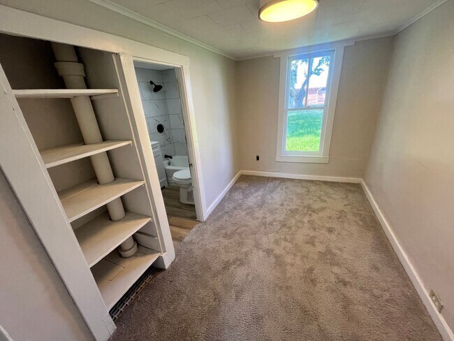 Building Photo - Adorable 1 story home is needing YOU!