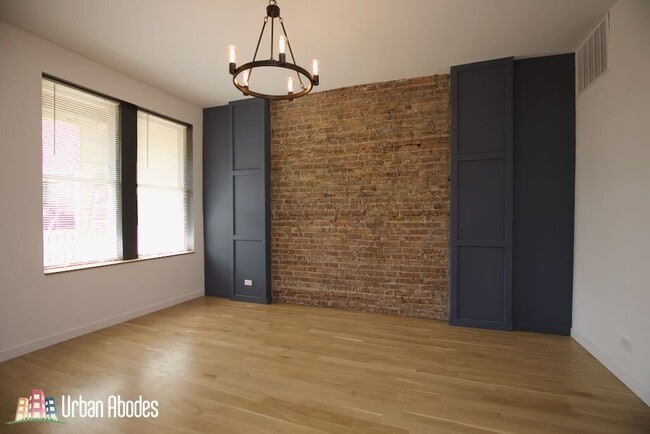 Building Photo - 908 N California Ave